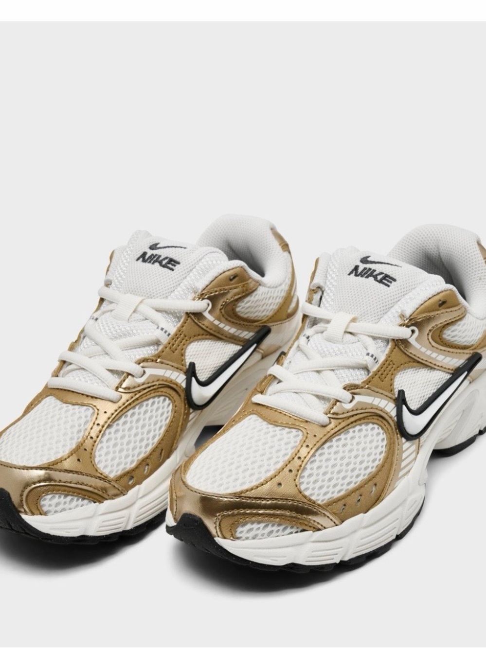 Nike women’s V5 RNR Casual Shoes